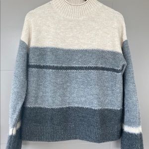 Universal Thread Sweater 🌾